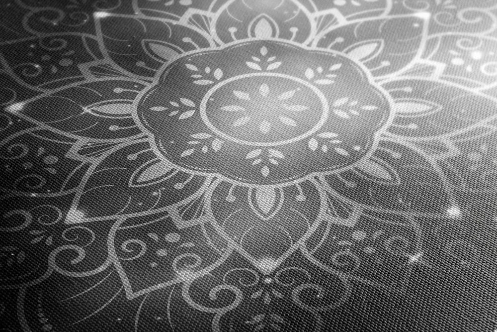 Tablou Mandala cu fundal galactic în design alb-negru