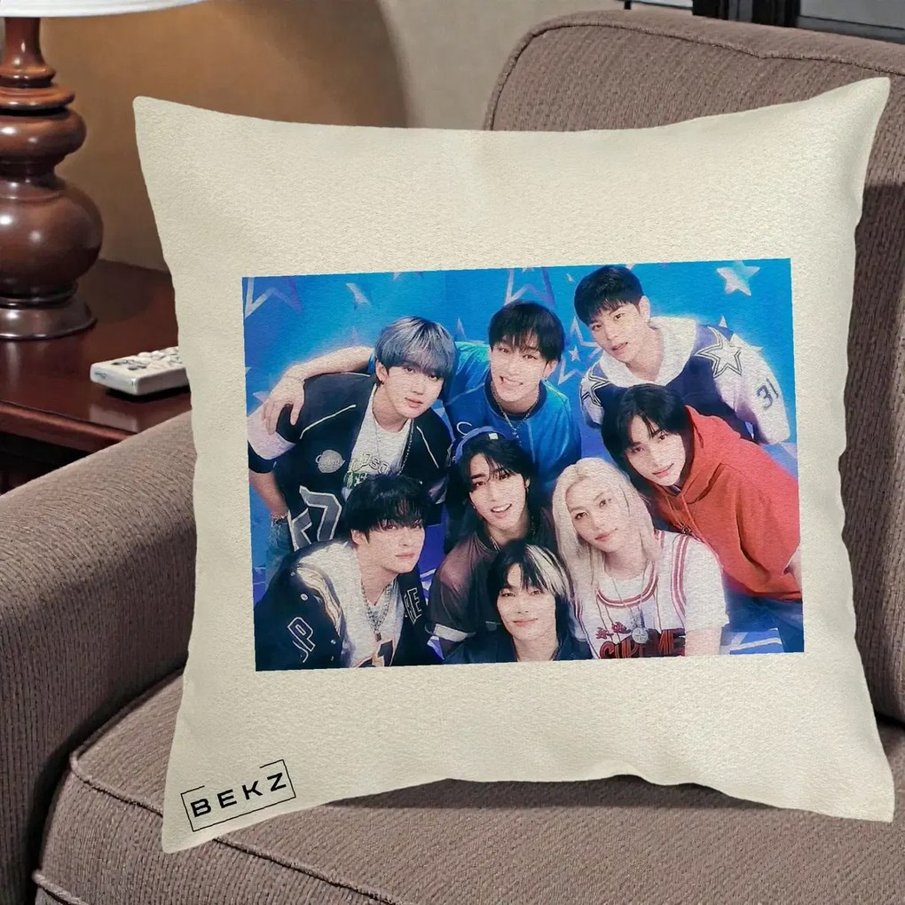 Perna Personalizata K-Pop Grup Foto Stele, 40x40 cm, Ecru, Husa Detasabila, Perna Inclusa, BEKZ®