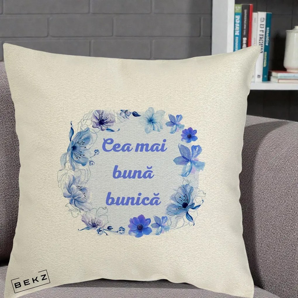 Cadou pentru Bunica - Perna Personalizata Cea Mai Buna Bunica Coronita Flori Albastre Acuarela, 40x40 cm, Ecru, Husa Detasabila, Perna Inclusa, BEKZ®