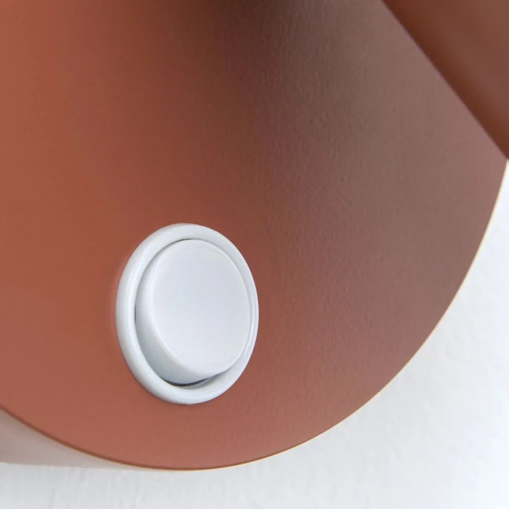 Aplica de perete cu spot directionabil stil minimalist PENN, rosu coral