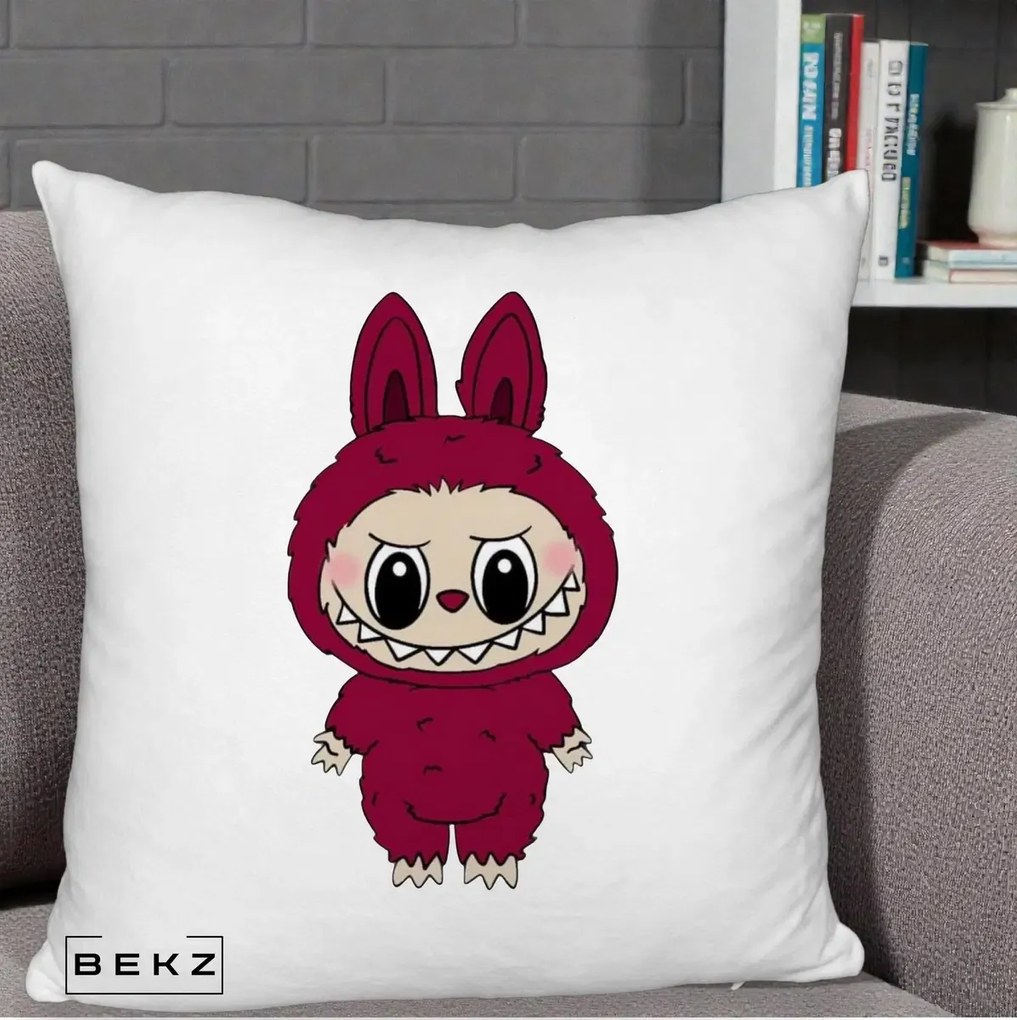 Perna Personalizata Labubu Rosu-Visiniu Solo, 40x40 cm, Alb Pufos, Husa Detasabila, Perna Inclusa, BEKZ®