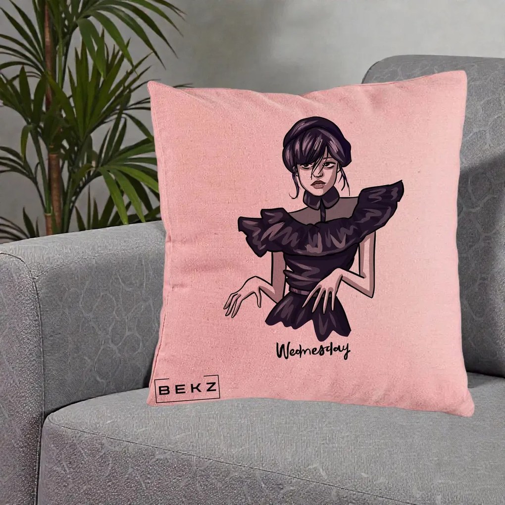 Perna Personalizata Wednesday Addams Dans Gotic, 40x40 cm, Roz, Husa Detasabila, Perna Inclusa, BEKZ®