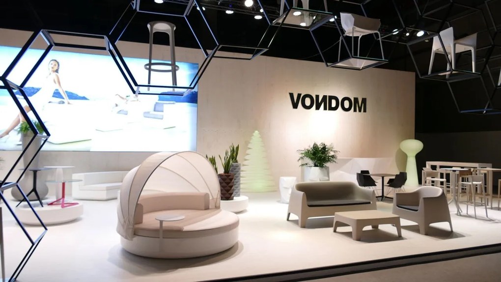 Pat de zi modern cu spatar fix si parasolar lounge ULM