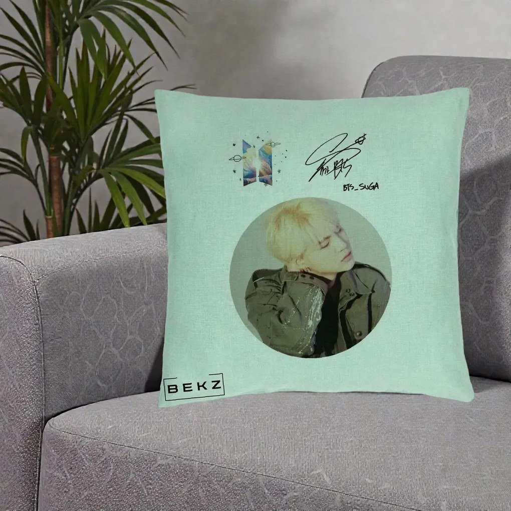Perna Personalizata K-pop BTS Suga Portret cu Autograf, 40x40 cm, Verde Menta, Husa Detasabila, Perna Inclusa, BEKZ®