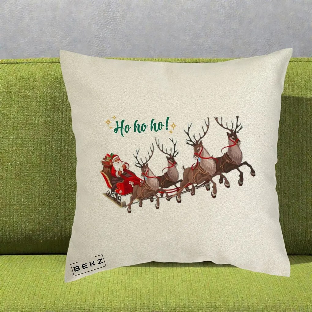 Perna Decorativa Ho Ho Ho Mos Craciun cu Sanie si Reni, 40x40 cm, Ecru, Husa Detasabila, Perna Inclusa, BEKZ®