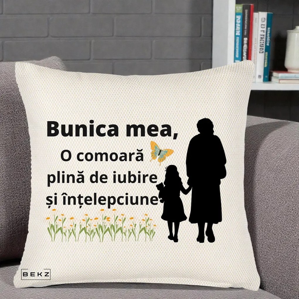 Cadou pentru Bunica - Perna Personalizata Bunica Mea Comoara Iubire Intelepciune Varianta Extinsa, 40x40 cm, Crem Reliefat, Husa Detasabila, Perna Inclusa, BEKZ®