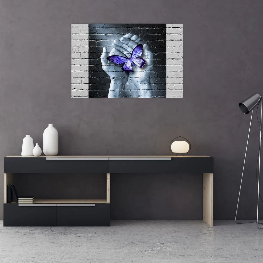 Tablou - Fluture violet pe perete (90x60 cm)