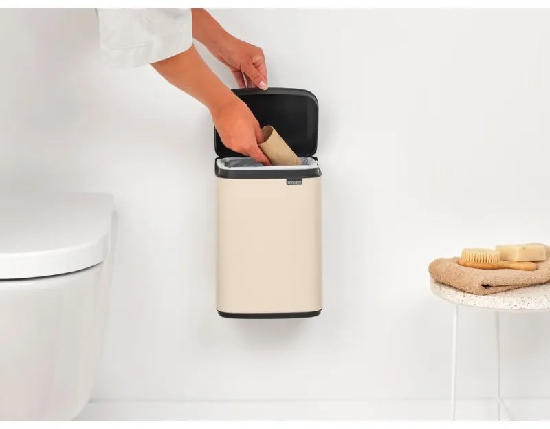 Cos de gunoi Brabantia Bo Small 1008865, 4 L, Deschidere lina si silentioasa, Baza antiderapanta, Bej