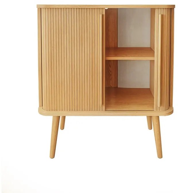 Comodă în culoare naturală înaltă cu aspect de lemn de stejar cu ușă glisantă 83x95 cm Rove – Woodman