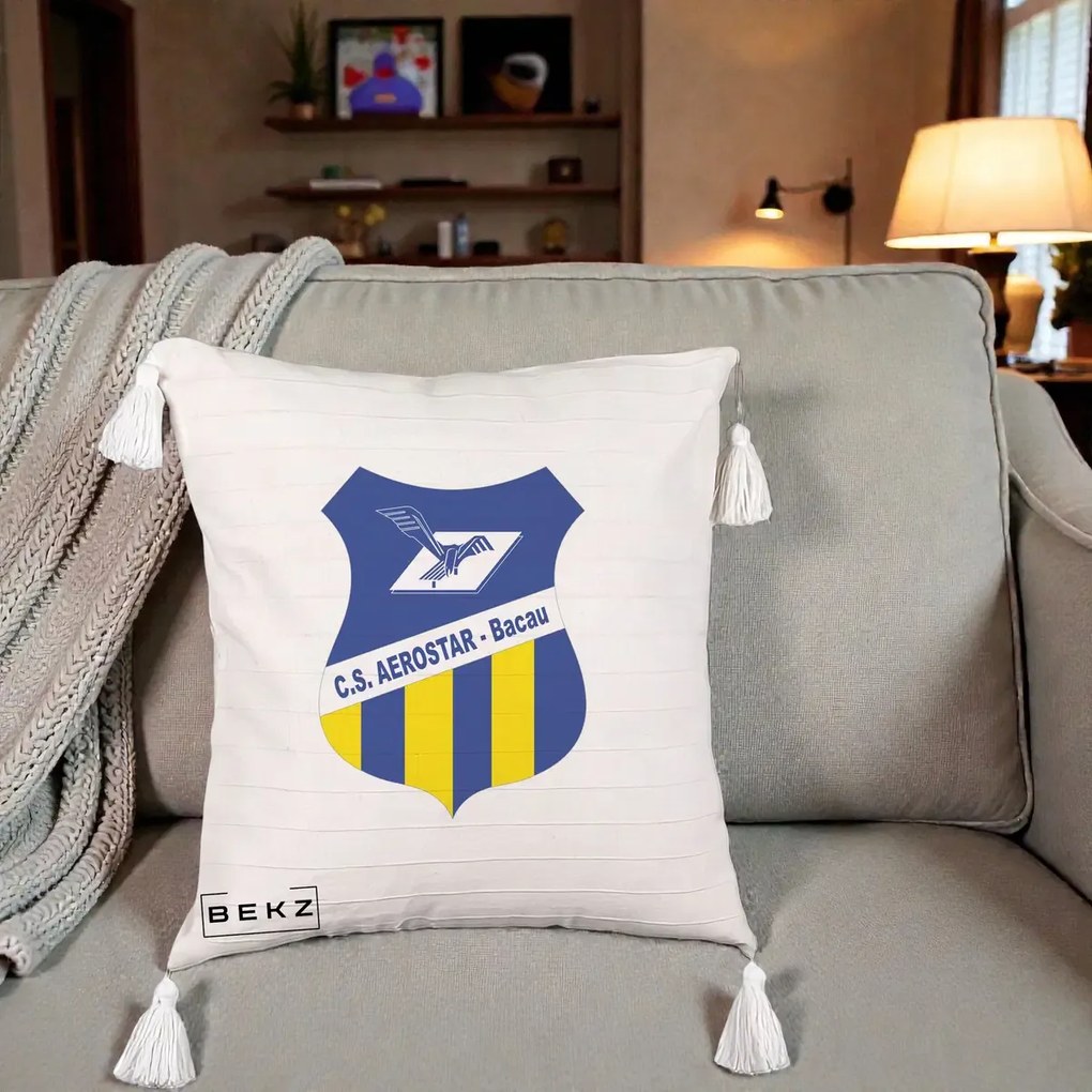 Perna Personalizata CS Aerostar Bacau Fotbal, 40x40 cm, Bej cu Franjuri, Husa Detasabila, Perna Inclusa, BEKZ®