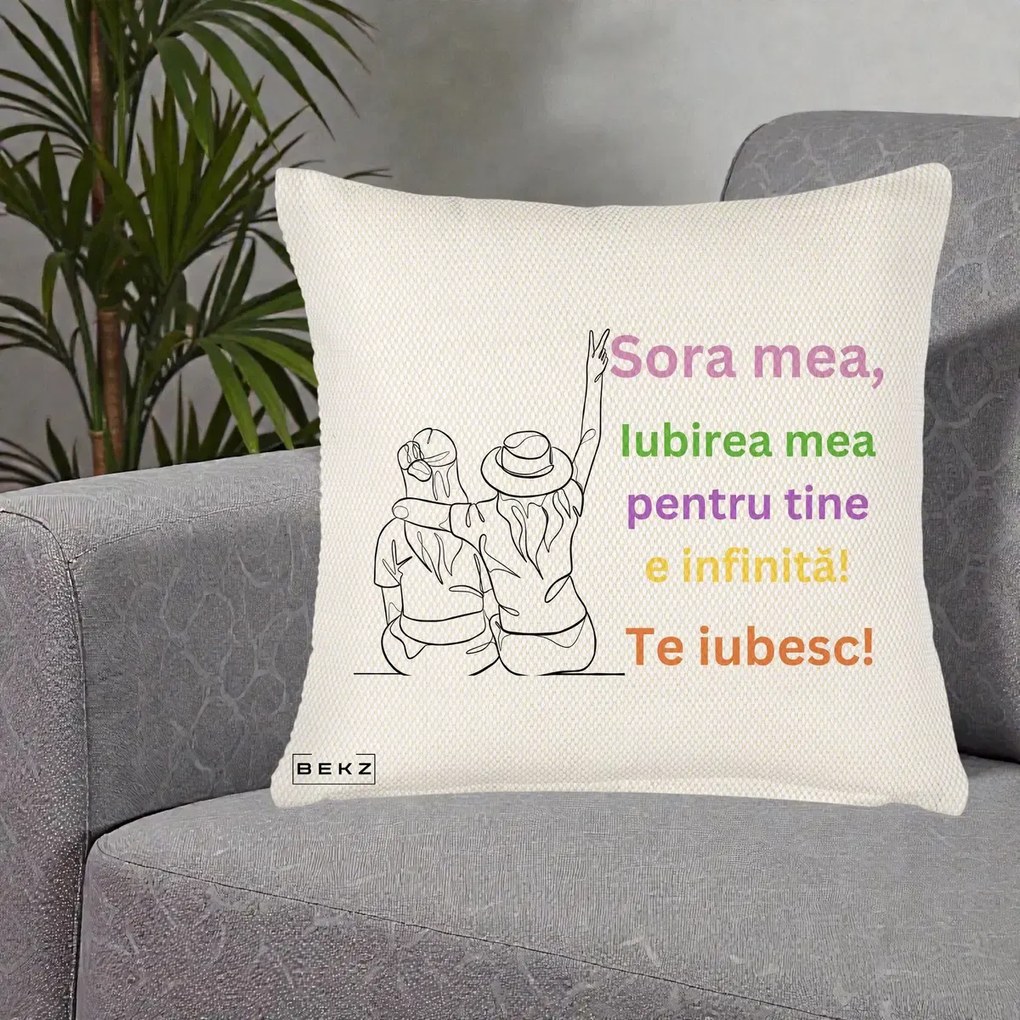 Cadou pentru Sora - Perna Personalizata Sora Mea Te Iubesc Doua Fete cu Palarie si Umbrela, 40x40 cm, Crem Reliefat, Husa Detasabila, Perna Inclusa, BEKZ®