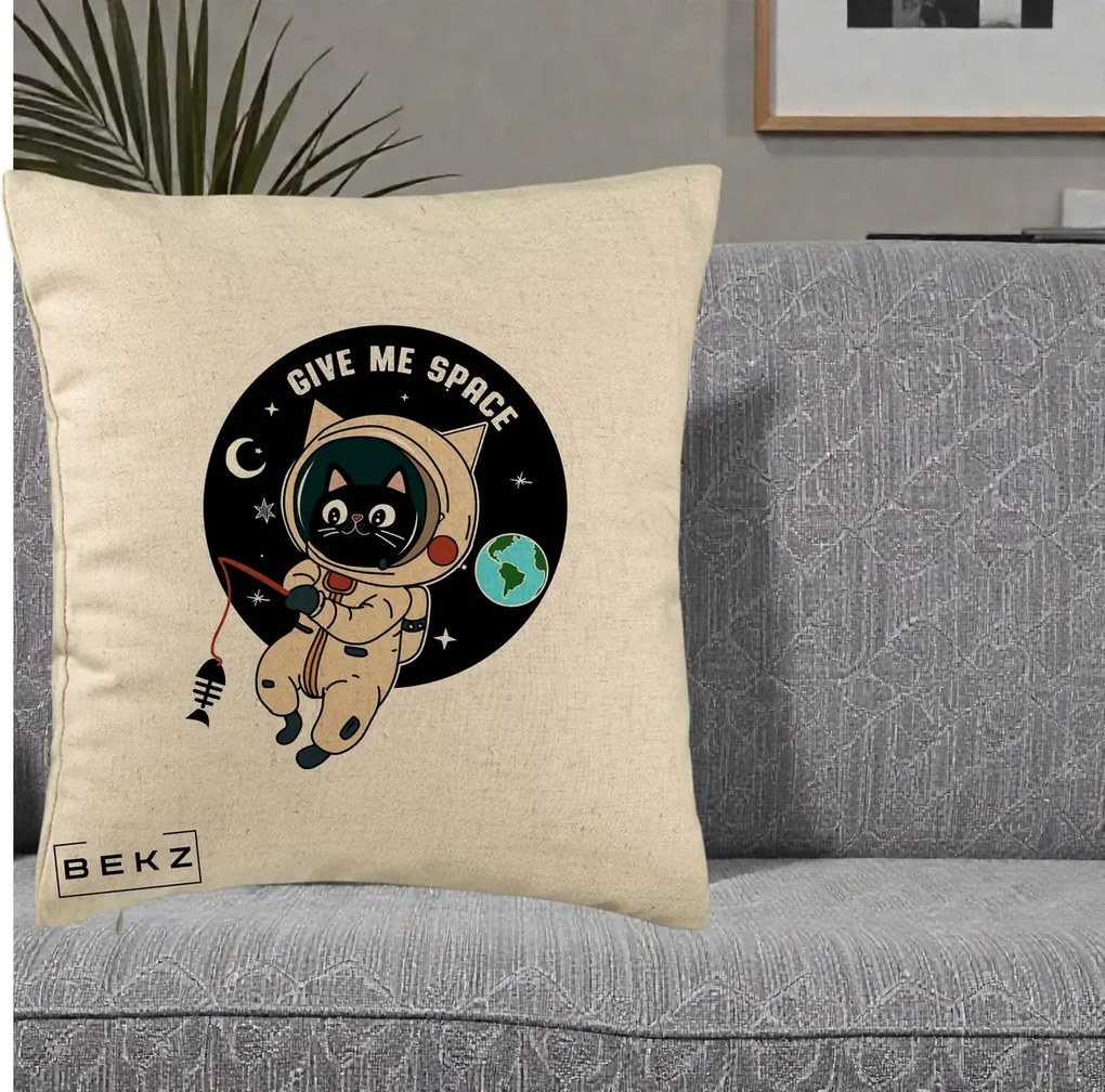 Perna Decorativa Give Me Space Pisica Astronaut, 40x40 cm, Bej, Husa Detasabila, Perna Inclusa, BEKZ®