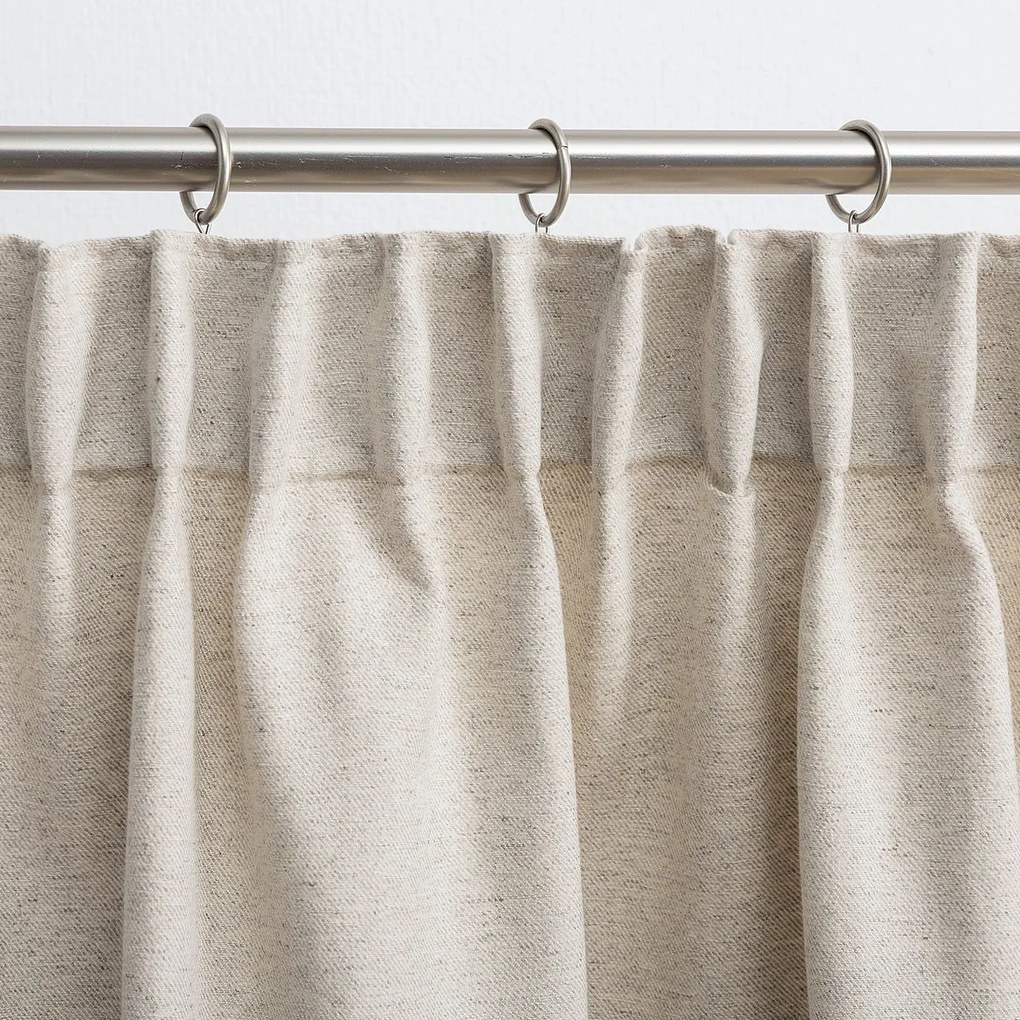 Perdea cu bandă de pliuri