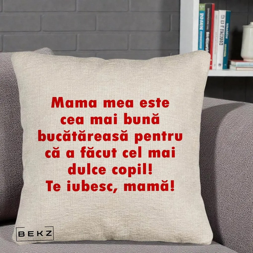 Cadou pentru Mama - Perna Personalizata Mama cea Mai Buna Bucatareasa, 40x40 cm, Bej Canapea, Husa Detasabila, Perna Inclusa, BEKZ®