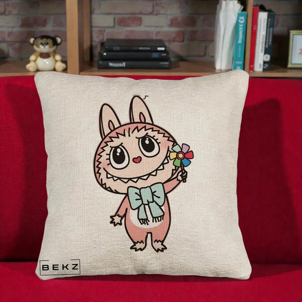 Perna Personalizata Labubu Roz cu Morisca, 40x40 cm, Bej Canapea, Husa Detasabila, Perna Inclusa, BEKZ®