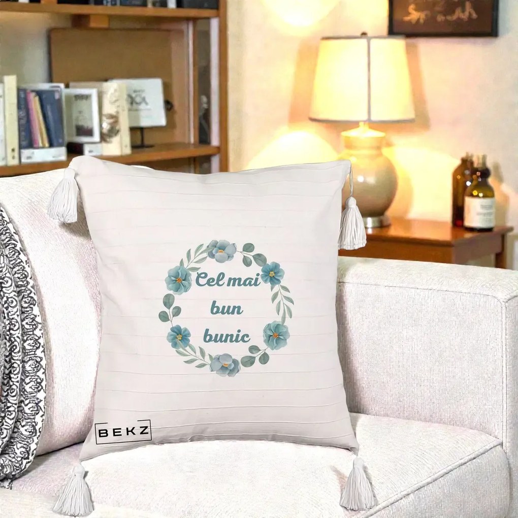 Cadou pentru Bunic - Perna Personalizata Cel Mai Bun Bunic Coronita Flori Albastre Teal, 40x40 cm, Bej cu Franjuri, Husa Detasabila, Perna Inclusa, BEKZ®