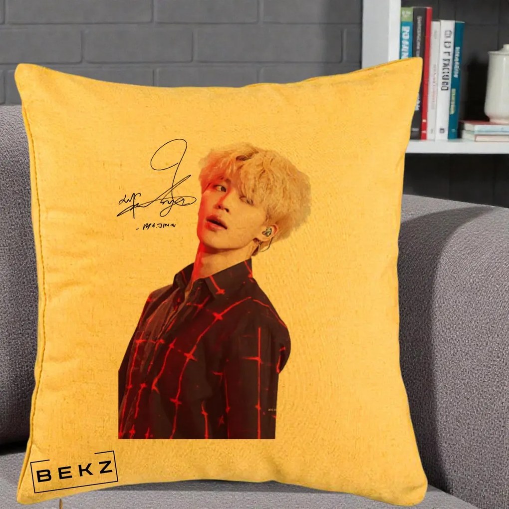 Perna Personalizata K-pop BTS Jimin Portret Artistic par Blond Autograf, 40x40 cm, Galben, Husa Detasabila, Perna Inclusa, BEKZ®