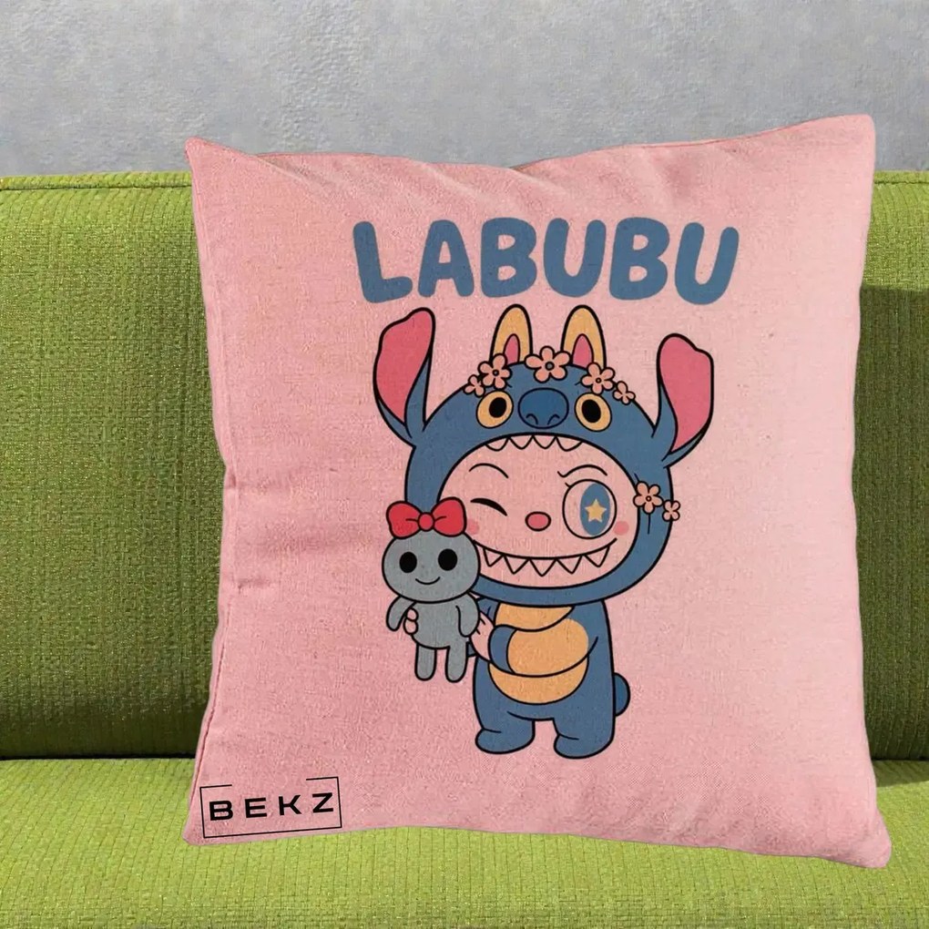 Perna Personalizata Labubu x Stitch cu Flori, 40x40 cm, Roz, Husa Detasabila, Perna Inclusa, BEKZ®