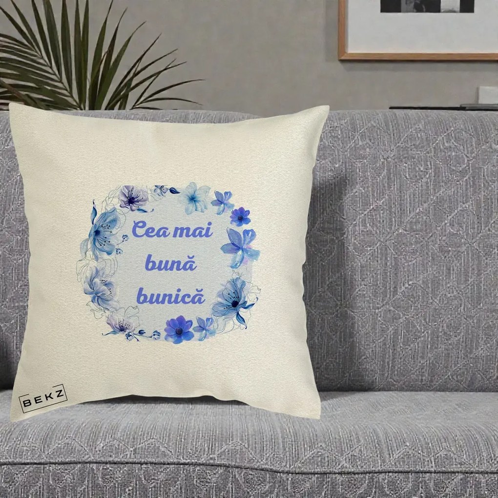 Cadou pentru Bunica - Perna Personalizata Cea Mai Buna Bunica Coronita Flori Albastre Acuarela, 40x40 cm, Ecru, Husa Detasabila, Perna Inclusa, BEKZ®