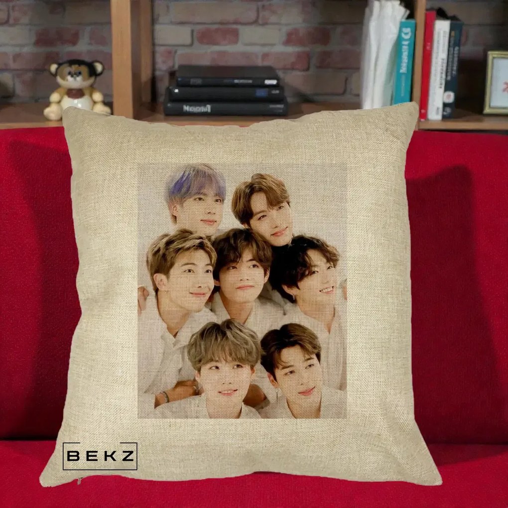 Perna Personalizata K-pop BTS Foto Grup Fete Albe, 40x40 cm, Crem, Husa Detasabila, Perna Inclusa, BEKZ®