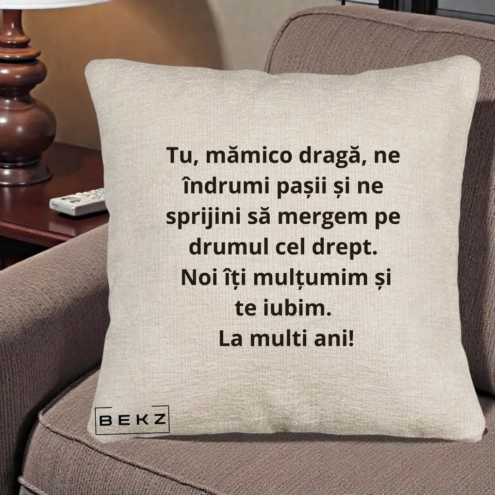 Cadou pentru Mama - Perna Personalizata Mamico Draga Te Iubim La Multi Ani cu Text Negru, 40x40 cm, Bej Canapea, Husa Detasabila, Perna Inclusa, BEKZ®