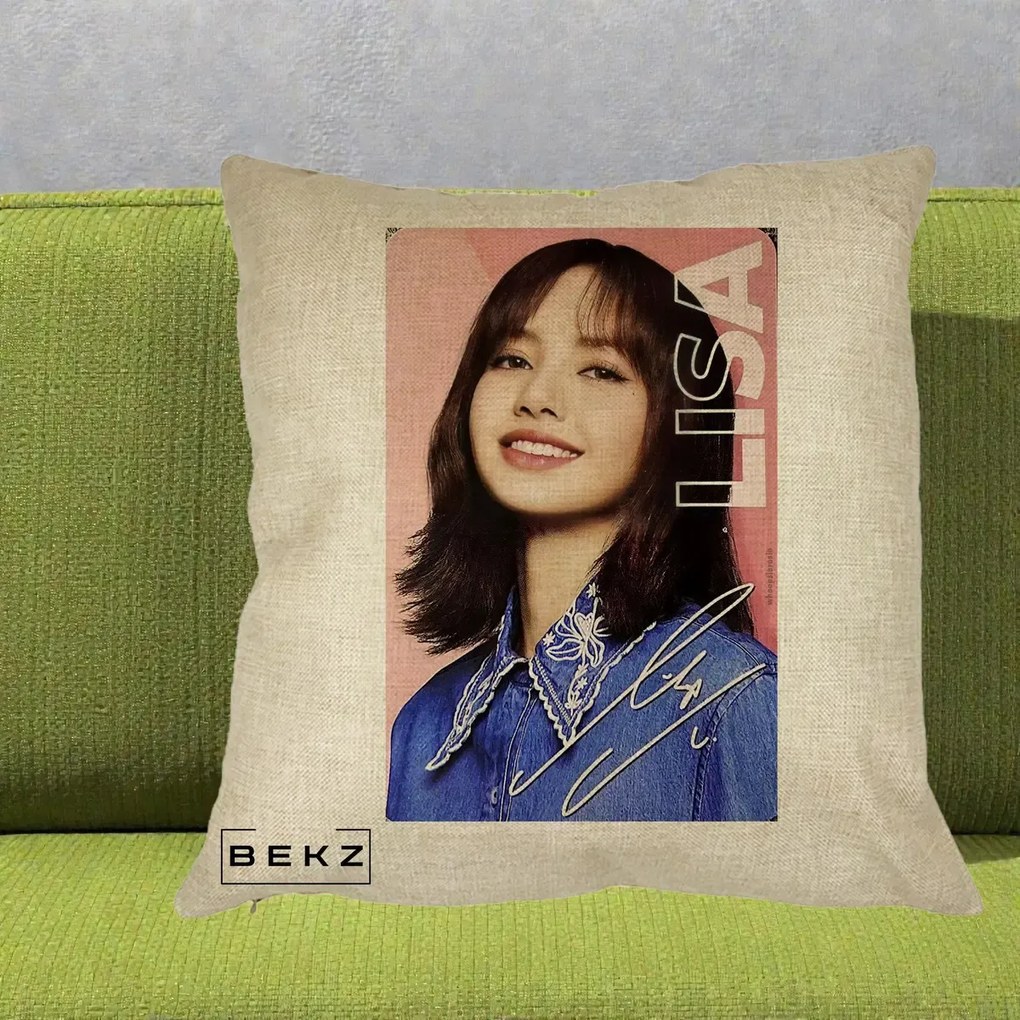 Perna Personalizata K-pop BLACKPINK Lisa cu Semnatura, 40x40 cm, Crem, Husa Detasabila, Perna Inclusa, BEKZ®