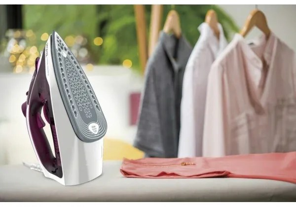 Fier de călcat EXPRESS STEAM 2400W/230V roșu-burgund Tefal