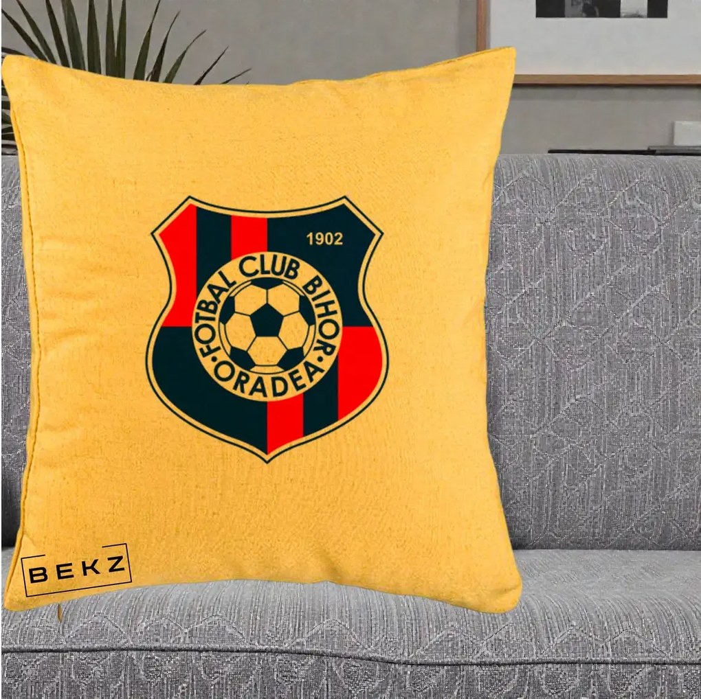 Perna Personalizata FC Bihor Oradea 1902 Fotbal, 40x40 cm, Galben, Husa Detasabila, Perna Inclusa, BEKZ®