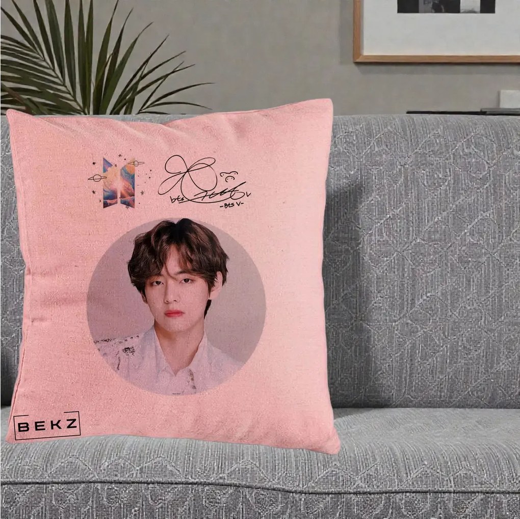 Perna Personalizata K-pop BTS V Taehyung Portret Cerc Autograf, 40x40 cm, Roz, Husa Detasabila, Perna Inclusa, BEKZ®