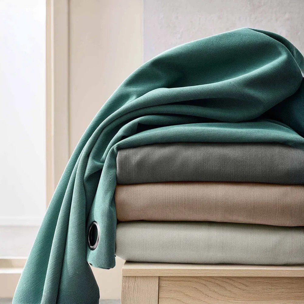 Draperie maro termoizolantă din catifea reiată 140x260 cm Madison – douceur d'intérieur