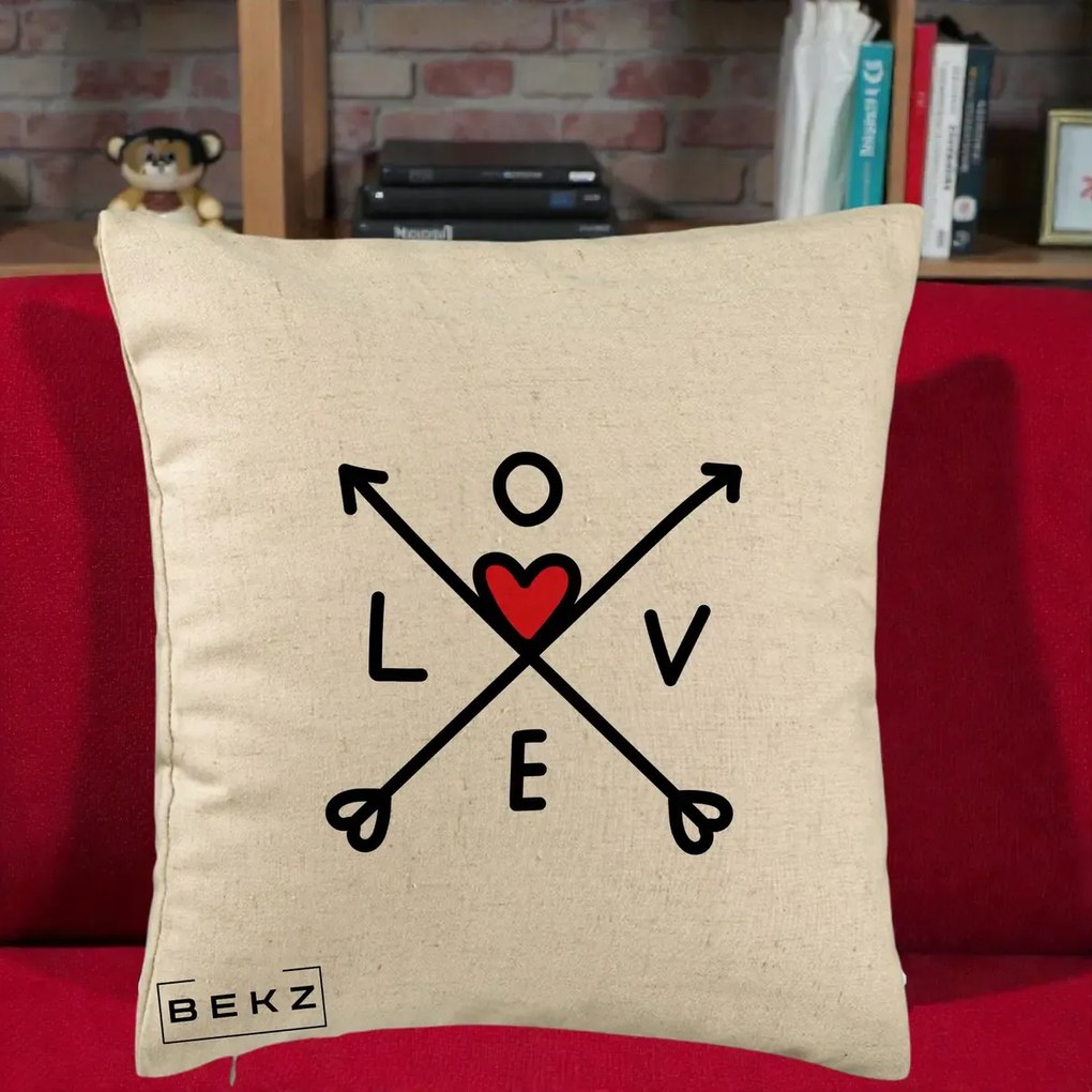 Perna Decorativa Love cu Sageti Incrucisate si Inima Rosie, 40x40 cm, Bej, Husa Detasabila, Perna Inclusa, BEKZ®