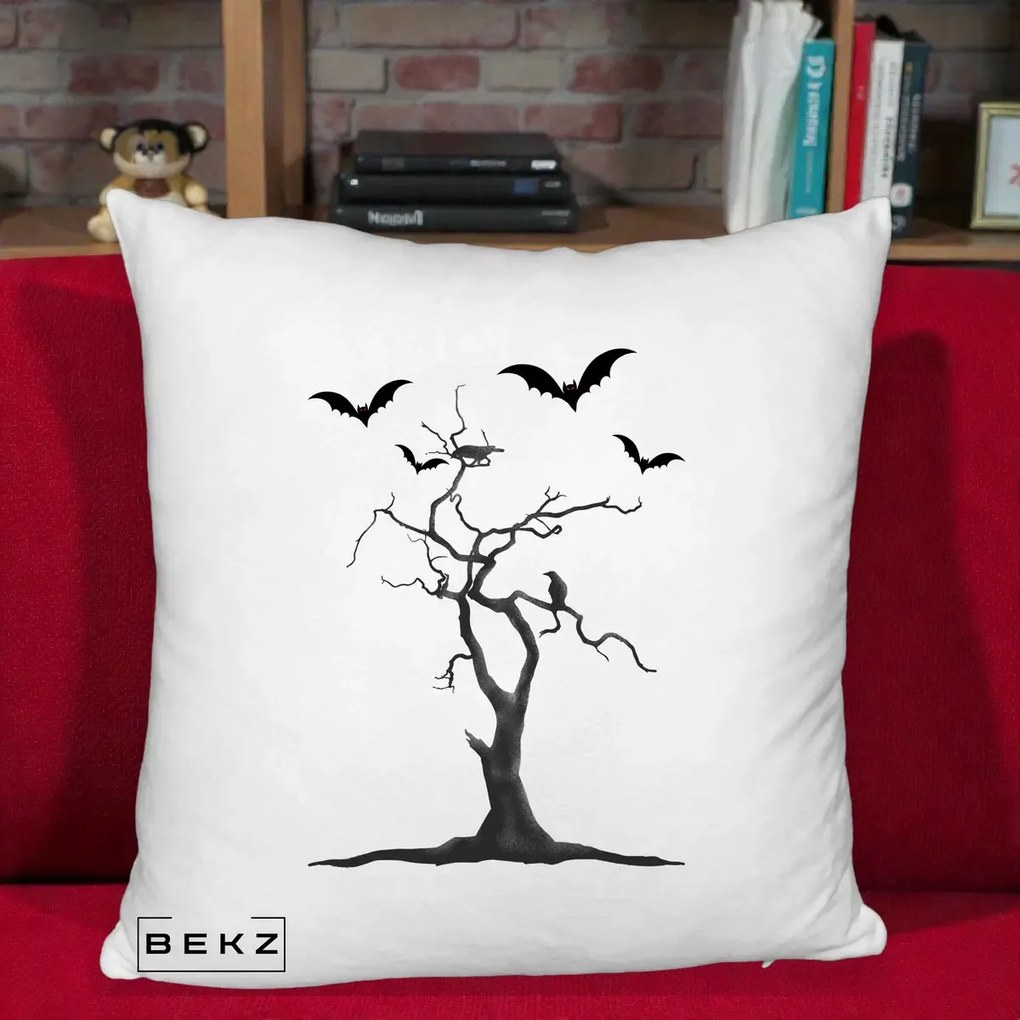 Perna Decorativa Halloween Copac cu Lilieci Alb-Negru, 40x40 cm, Alb Pufos, Husa Detasabila, Perna Inclusa, BEKZ®