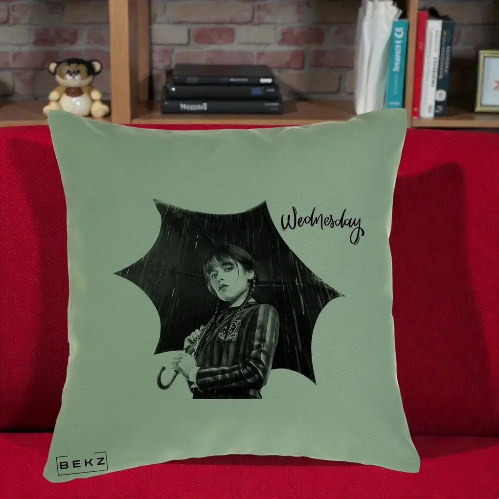 Perna Personalizata Wednesday Addams cu Umbrela Foto, 40x40 cm, Verde, Husa Detasabila, Perna Inclusa, BEKZ®