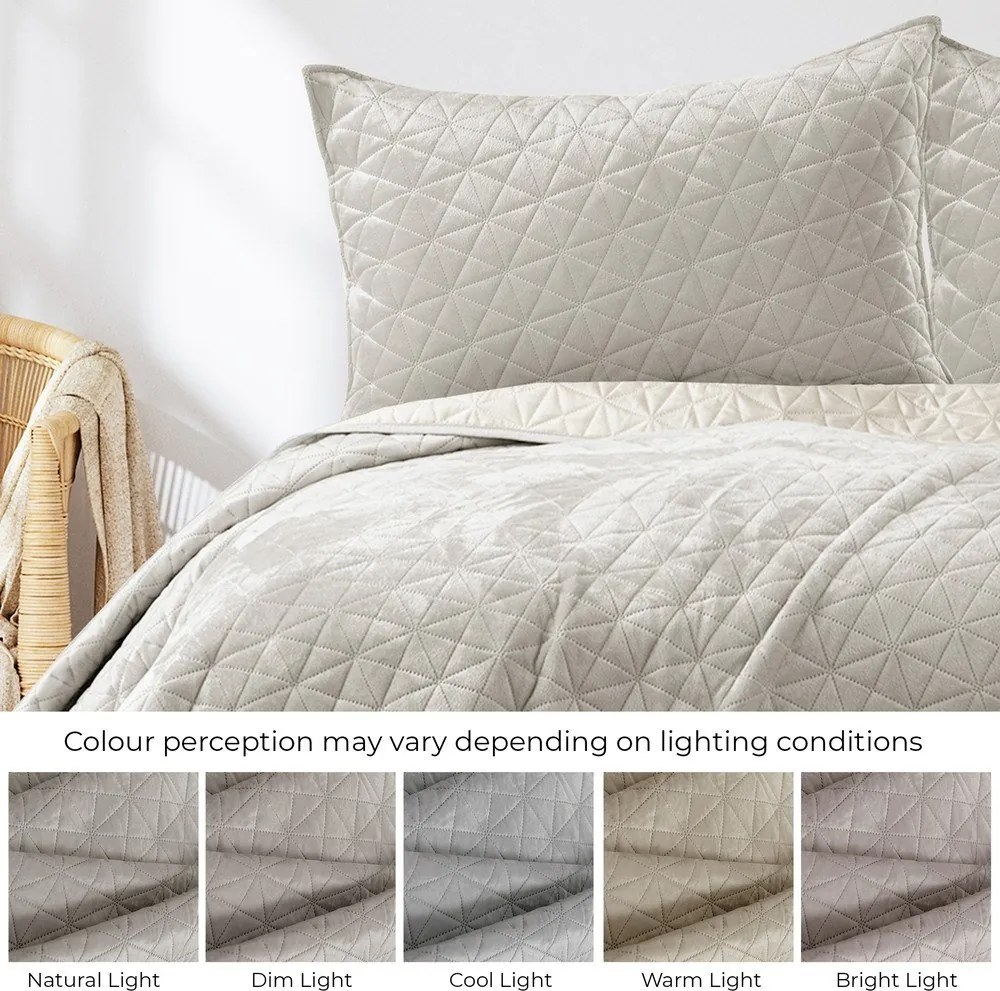 Cuvertură grej matlasată din catifea 220x240 cm Laila – Restilo