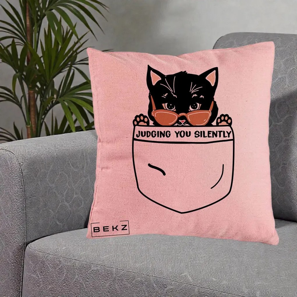 Perna Decorativa Judging You Silently Pisica Buzunar, 40x40 cm, Roz, Husa Detasabila, Perna Inclusa, BEKZ®