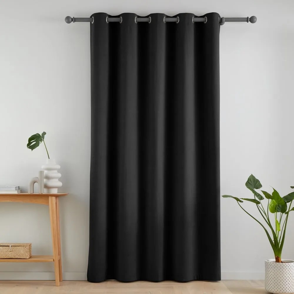 Draperie neagră blackout/termoizolantă 117x213 cm cu prindere la ușă Wilson – Catherine Lansfield