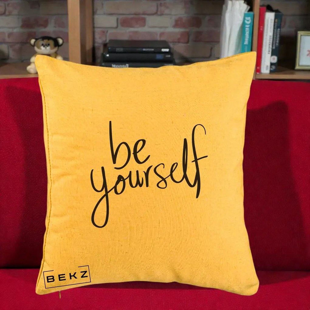 Perna Decorativa Be Yourself Caligrafie Neagra, 40x40 cm, Galben, Husa Detasabila, Perna Inclusa, BEKZ®
