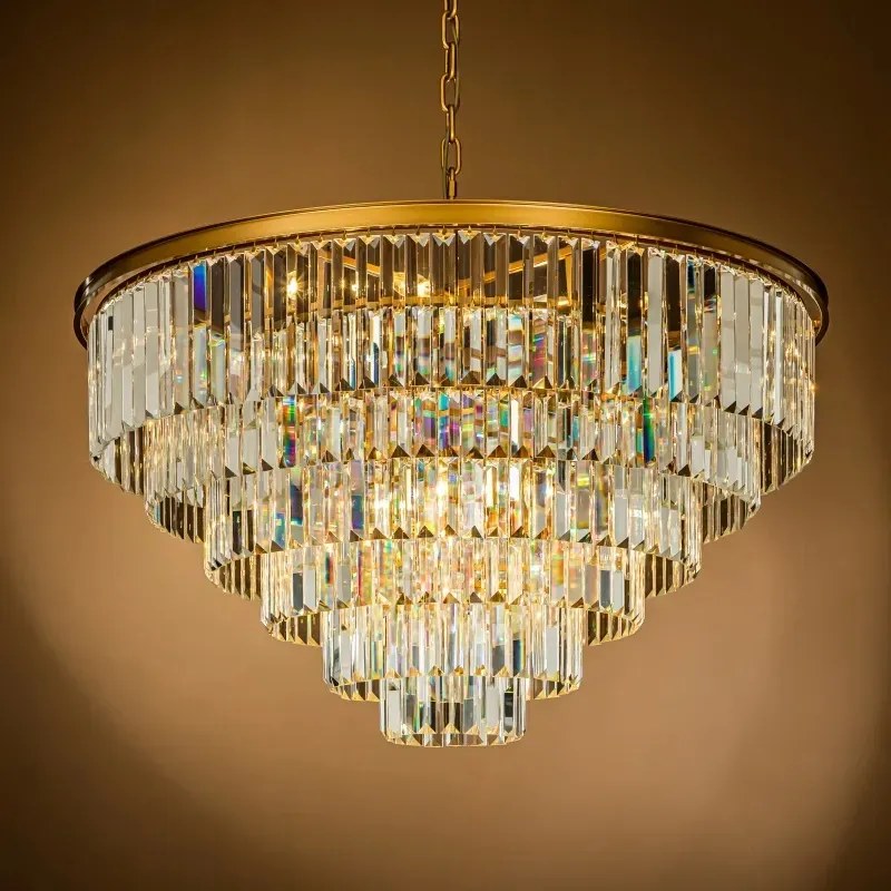 Candelabru rotund din metal, auriu, cu cristale din sticlă în cascadă și lanț reglabil, finisaj satinat, 67 x 112 cm, „Hilton”