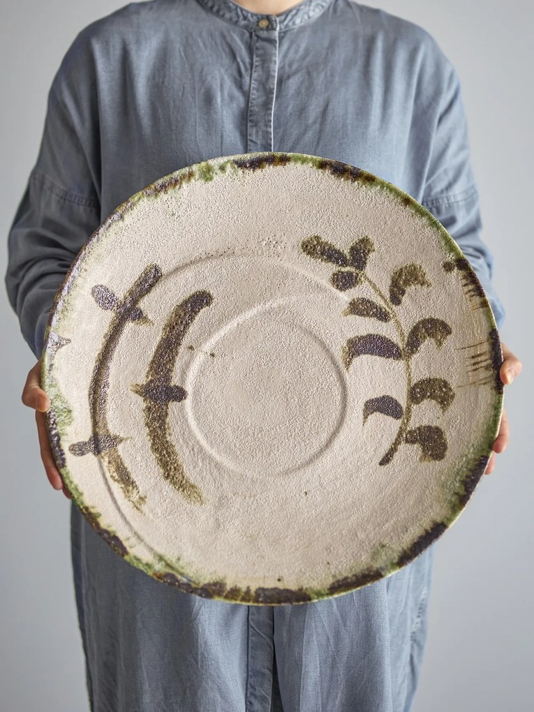 Platou decorativ din ceramică artizanală, alb, cu motiv botanic și bordură decorativă, 44x6 cm, „Hadyn"