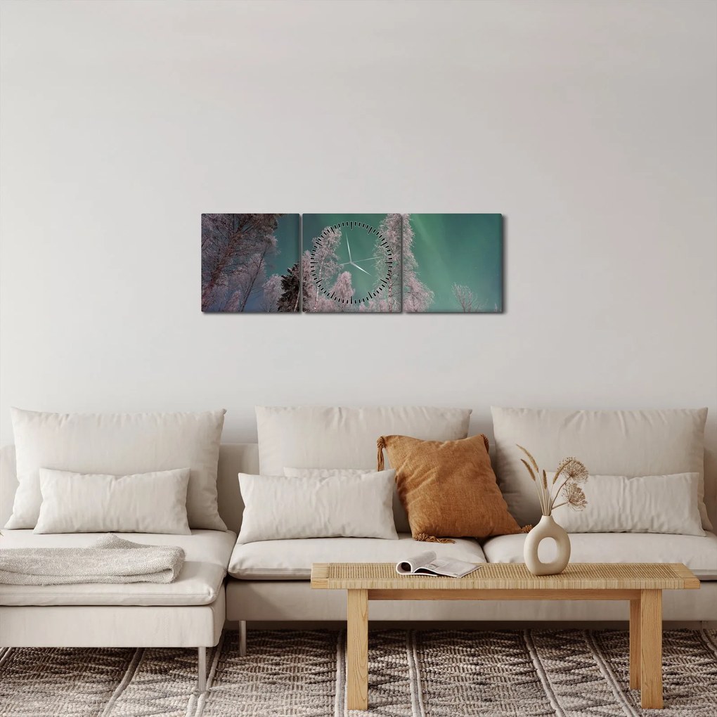 Tablou cu aurora borealis deasupra pomilor înghețați (cu ceas) (90x30 cm)