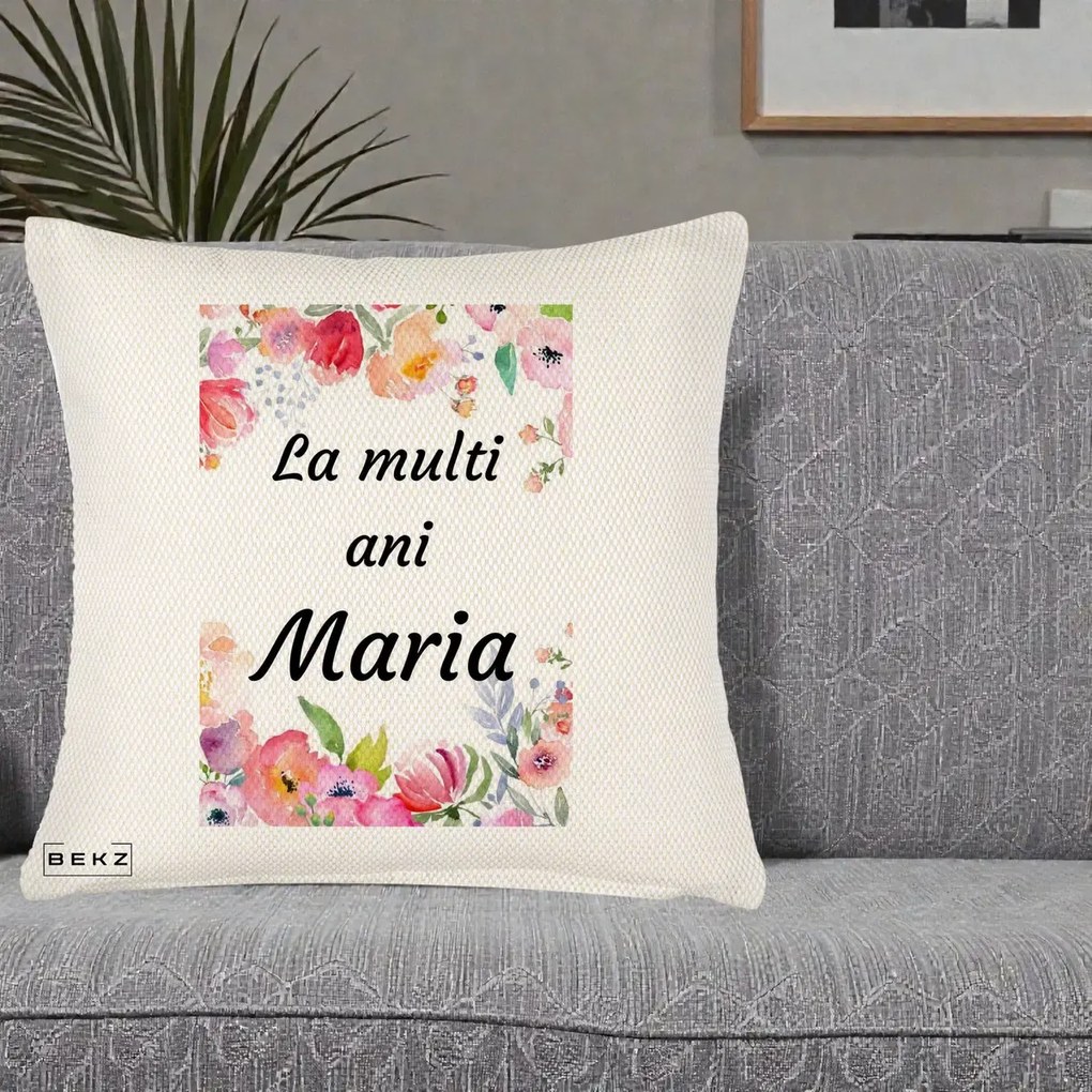 Cadou de Onomastica - Perna Personalizata La Multi Ani Maria Flori Acuarela, 40x40 cm, Crem Reliefat, Husa Detasabila, Perna Inclusa, BEKZ®