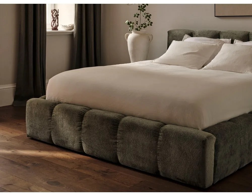 Pat matrimonial verde tapițat cu spațiu de depozitare cu somieră 160x200 cm Lupine – Micadoni Home