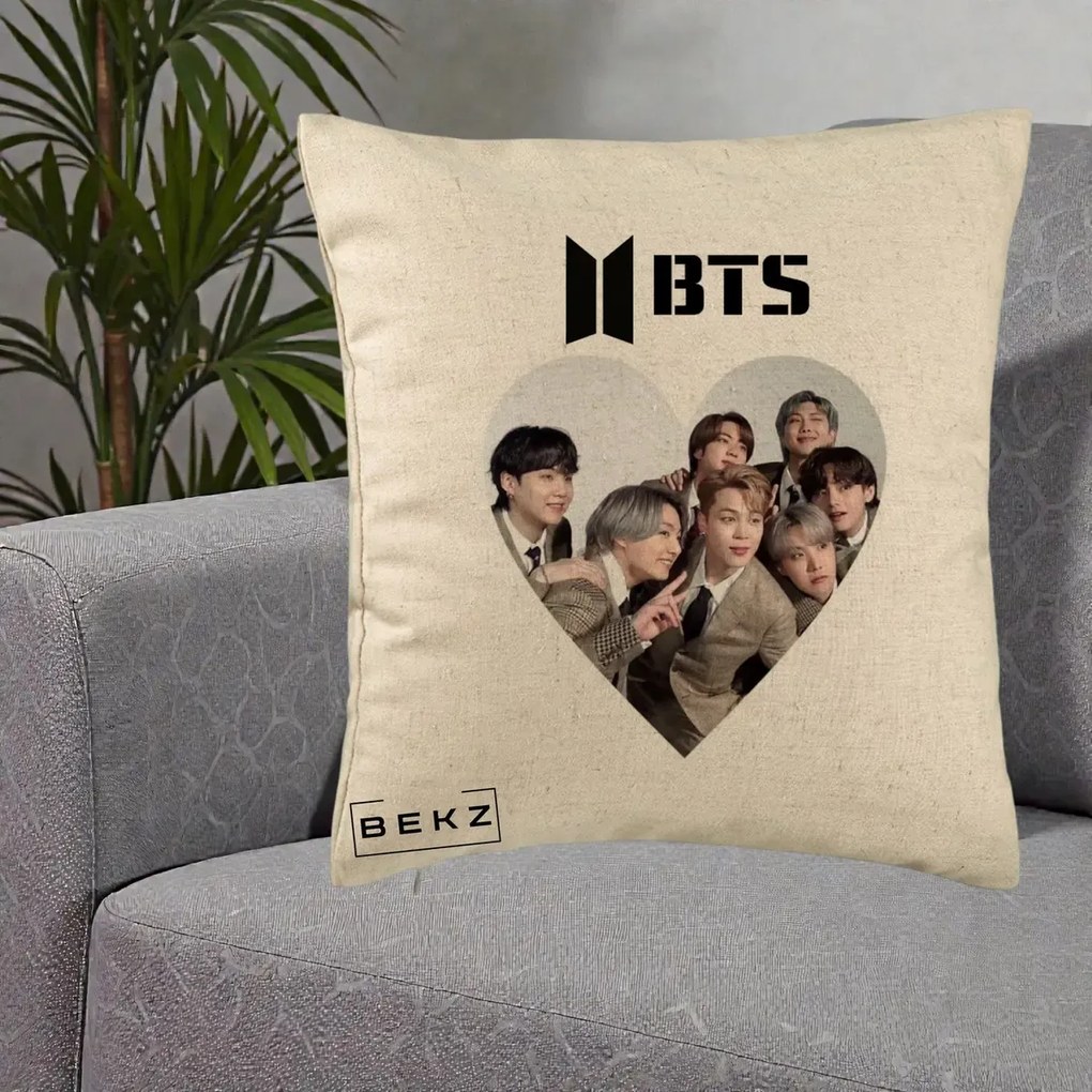 Perna Personalizata K-pop BTS Grup Fotografie in Inima, 40x40 cm, Bej, Husa Detasabila, Perna Inclusa, BEKZ®