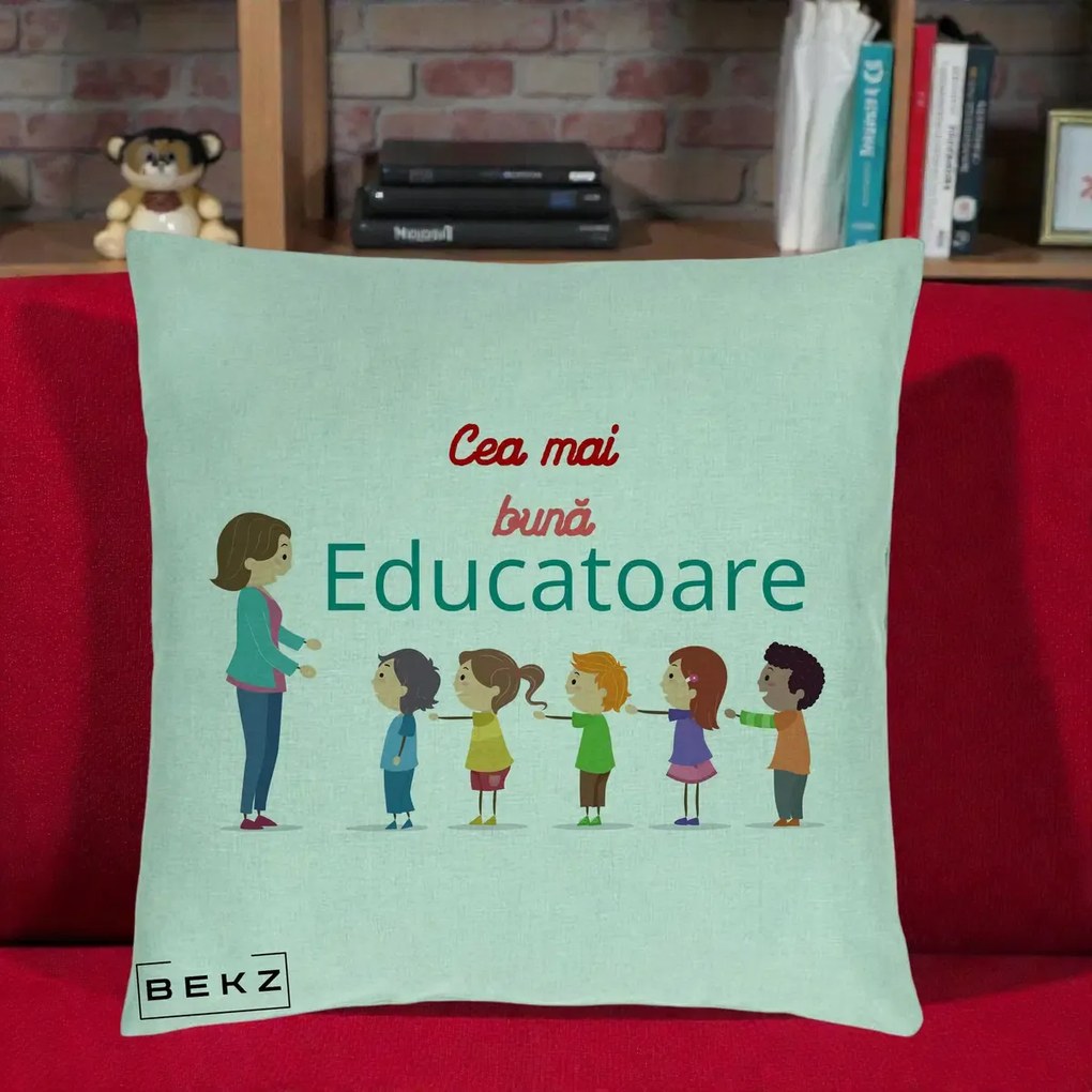 Cadou pentru Educatoare - Perna Personalizata Cea mai Buna Educatoare cu Ilustratie Copii si Educatoare, 40x40 cm, Verde Menta, Husa Detasabila, Perna Inclusa, BEKZ®