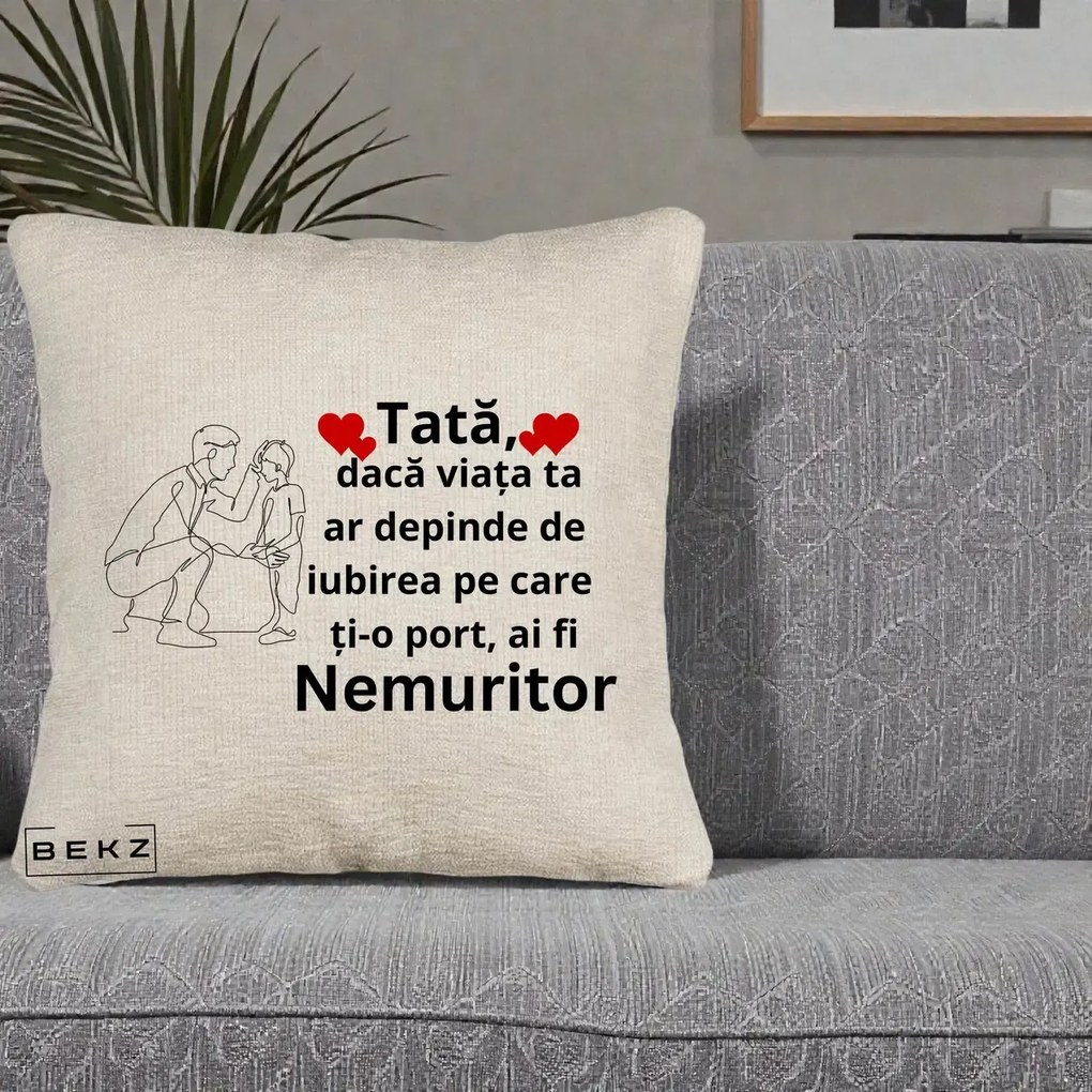 Cadou pentru Tata - Perna Personalizata Tata Nemuritor cu Inimi Rosii, 40x40 cm, Bej Canapea, Husa Detasabila, Perna Inclusa, BEKZ®