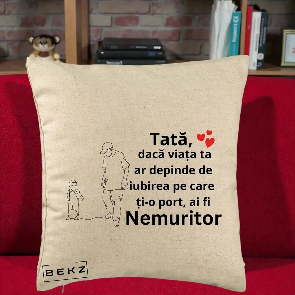 Cadou pentru Tata - Perna Personalizata Tata Nemuritor Joaca cu Mingea, 40x40 cm, Bej, Husa Detasabila, Perna Inclusa, BEKZ®