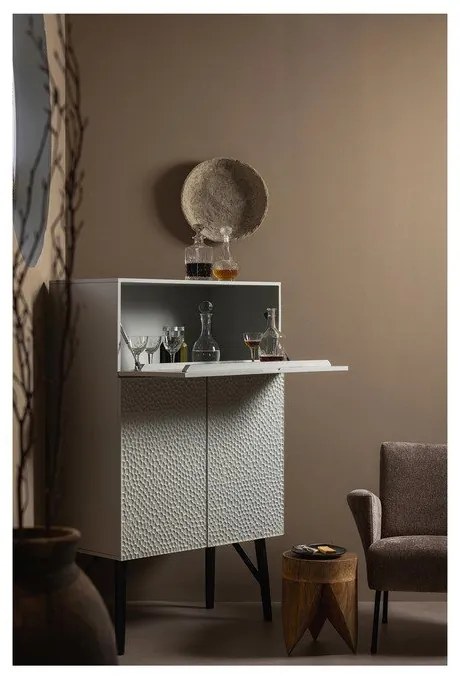 Dulap vinotecă gri deschis din lemn de mango 90x146x46 cm Carved – WOOOD