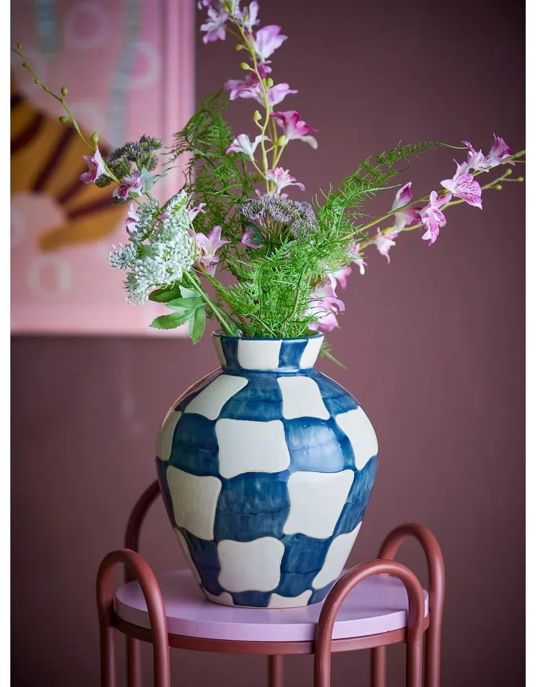 Vază albastră/crem din sticlă pictată manual (înălțime 24 cm) Check – Bloomingville