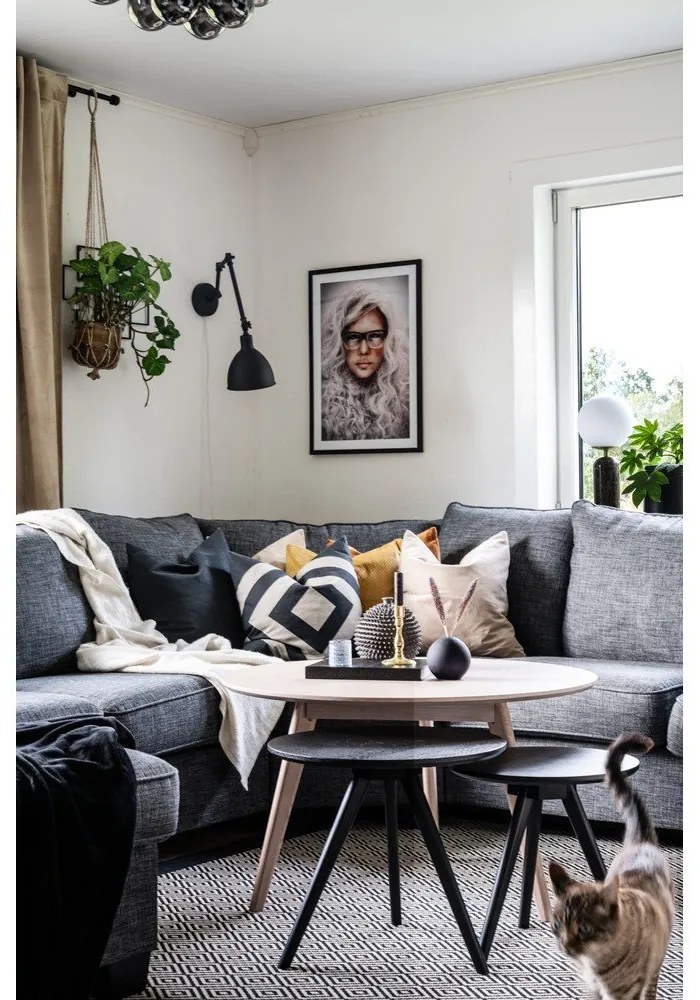 Măsuță de cafea în culoare naturală rotundă cu aspect de lemn de stejar 90x90 cm Yumi - Rowico