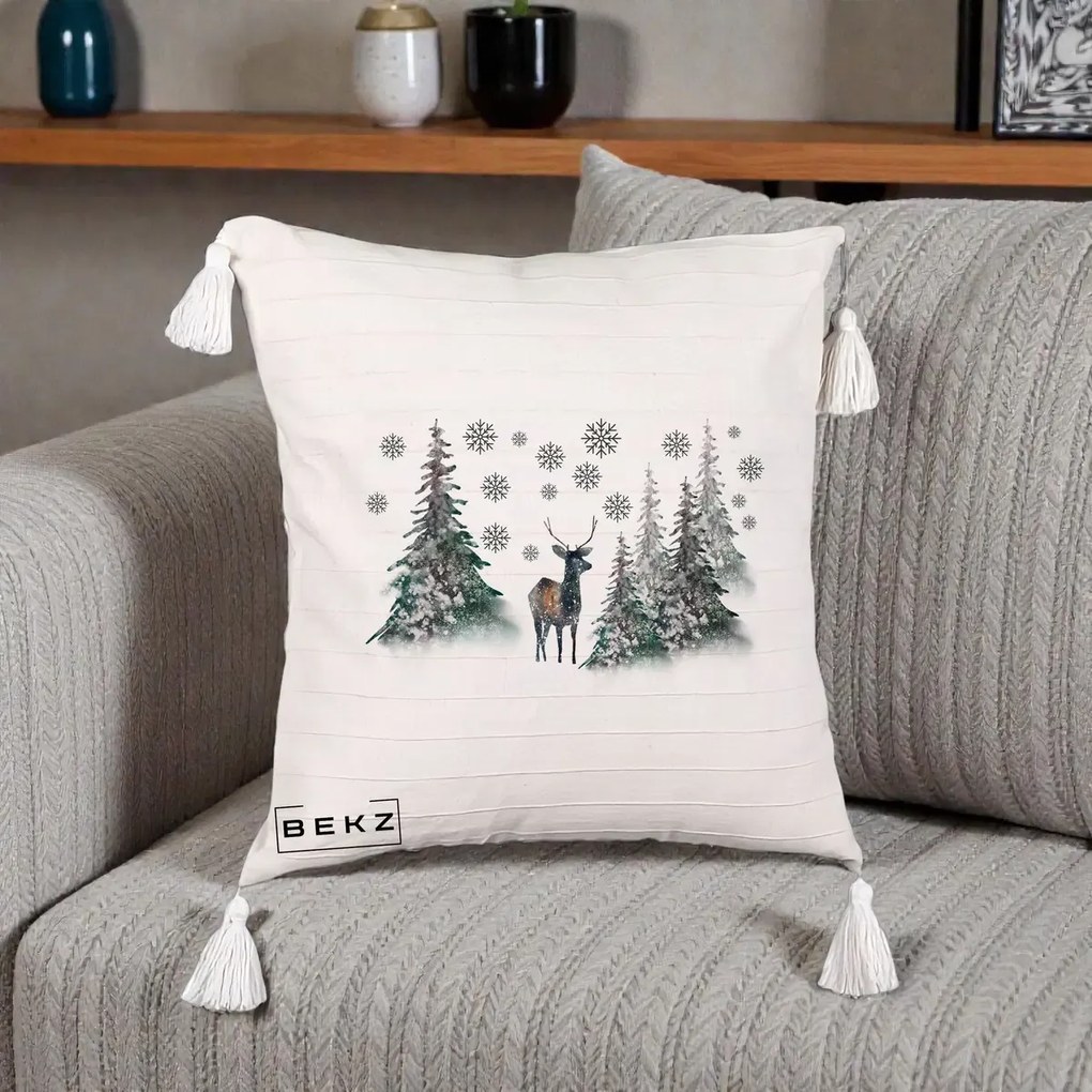 Perna Decorativa Ren in Padure Inzapezita, 40x40 cm, Bej cu Franjuri, Husa Detasabila, Perna Inclusa, BEKZ®